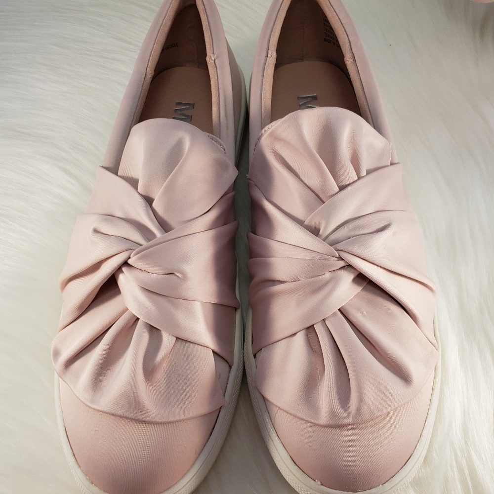 NIB MIA BLUSH VELVET TWIST BOW SNEAKERS SIZE 7.5 - Picture 2 of 6